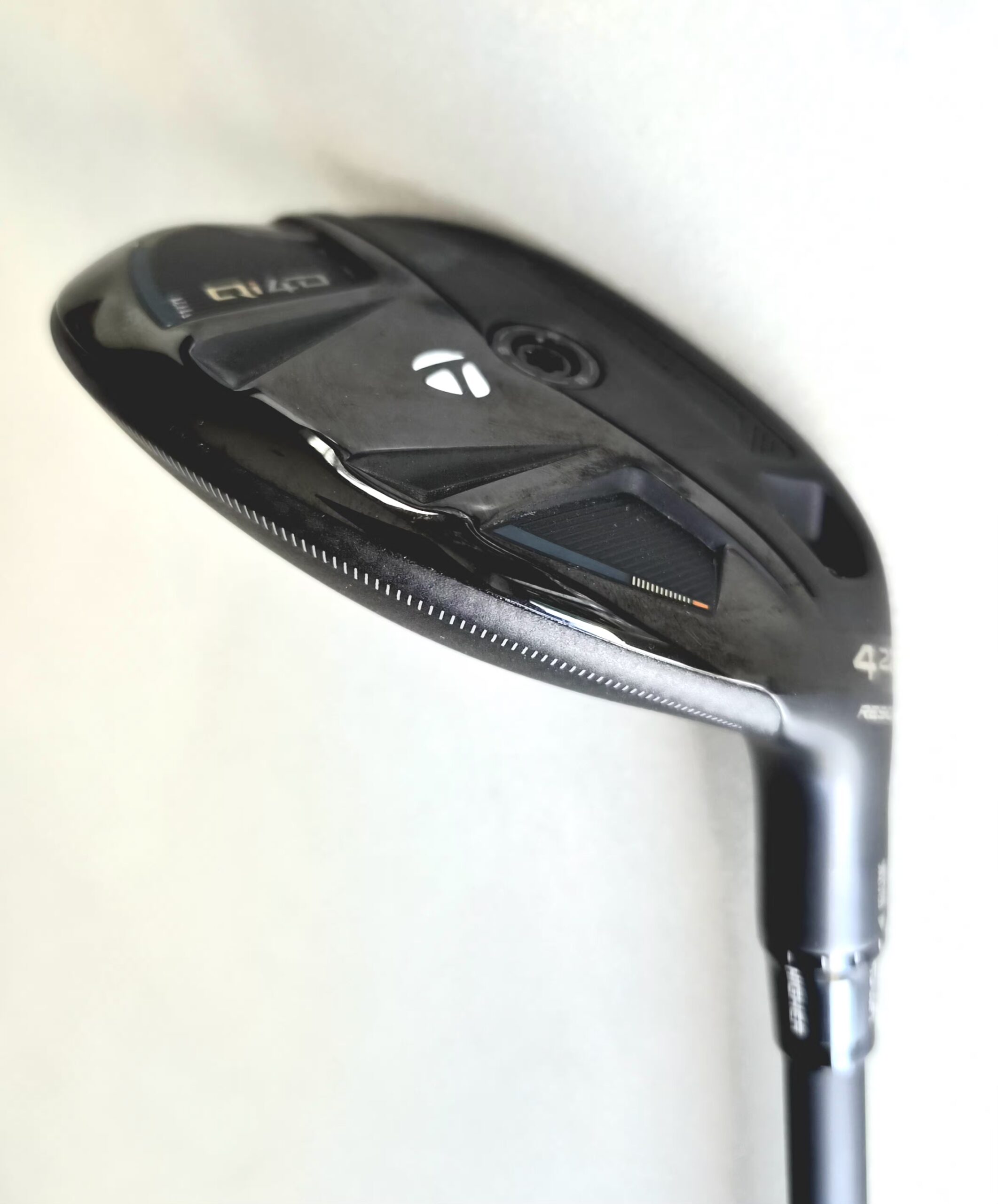TaylorMade Qi4D 22° #4 Hybrid Golf Club with KBS REAX 75 Stiff Flex Shaft - Image 4